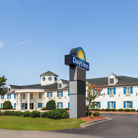 Days Inn By Wyndham Shallotte Bagian luar foto