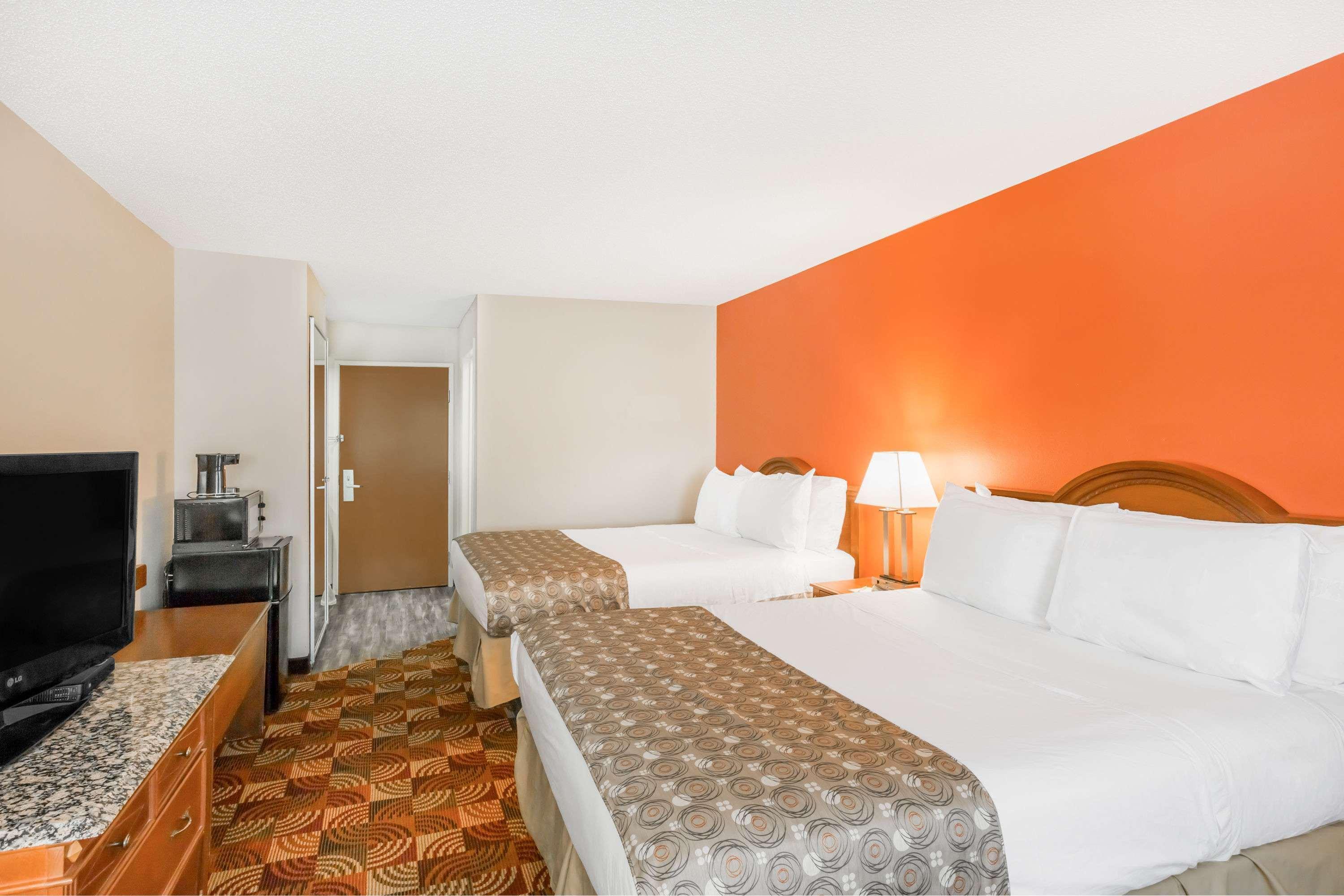 Days Inn By Wyndham Shallotte Bagian luar foto