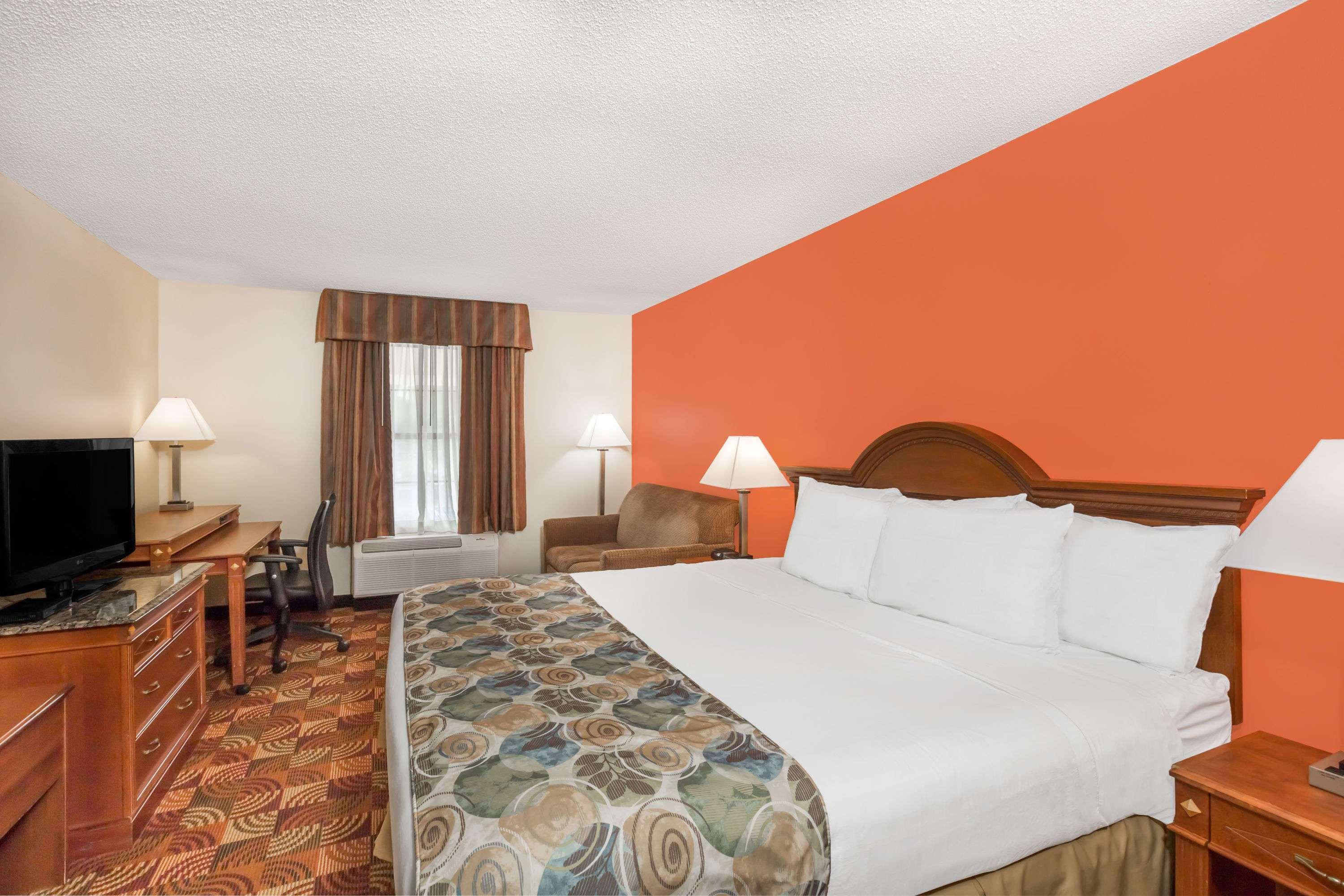 Days Inn By Wyndham Shallotte Bagian luar foto