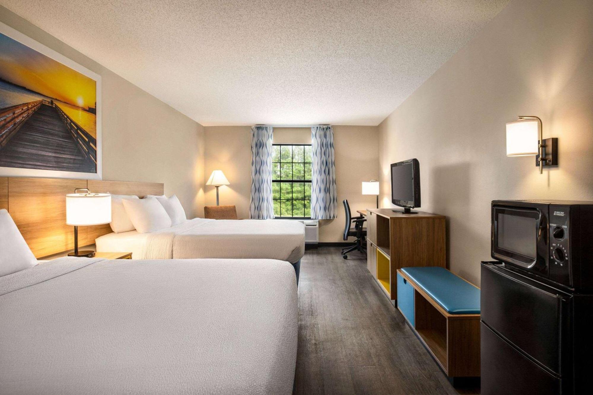 Days Inn By Wyndham Shallotte Bagian luar foto