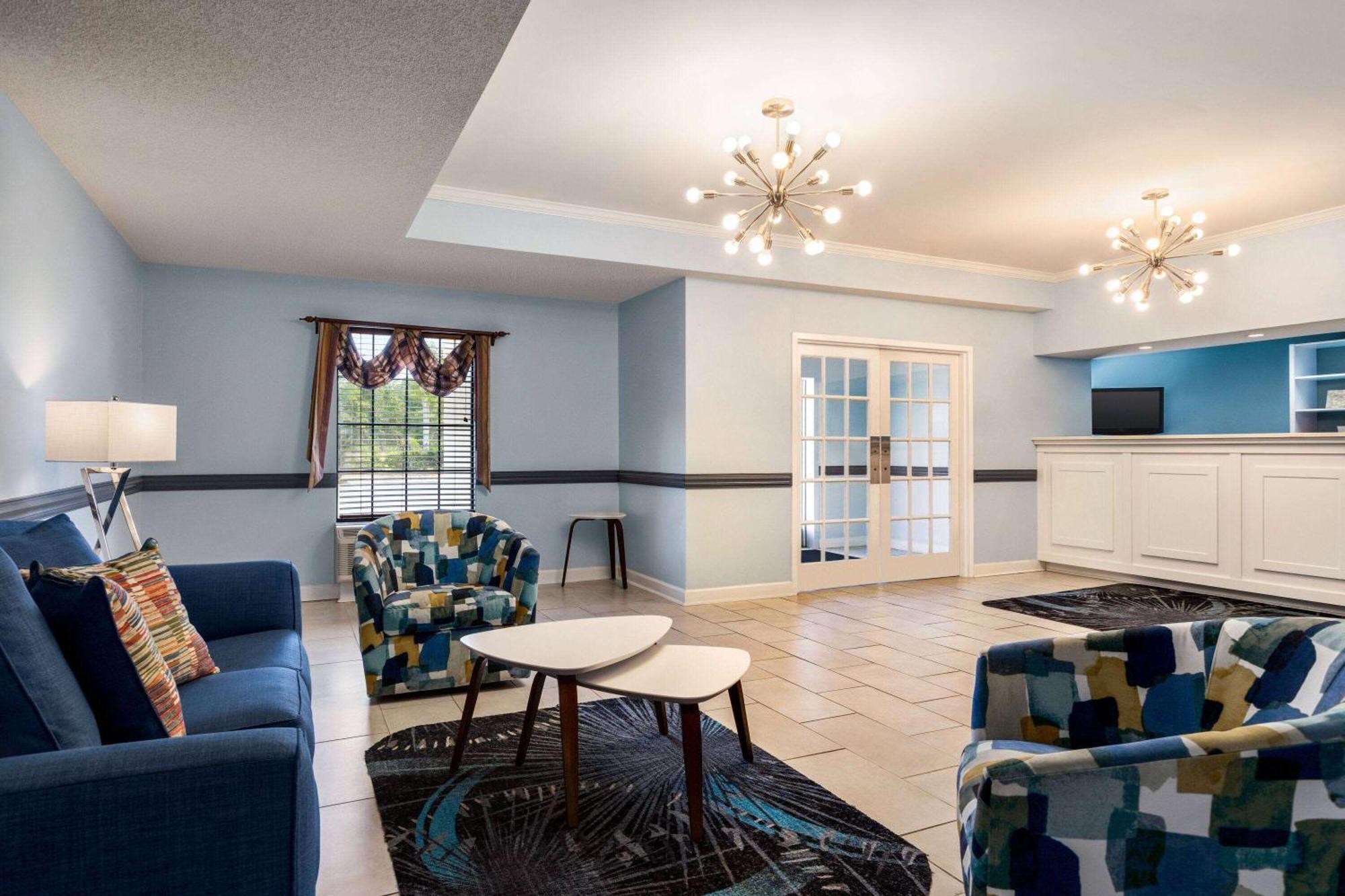 Days Inn By Wyndham Shallotte Bagian luar foto