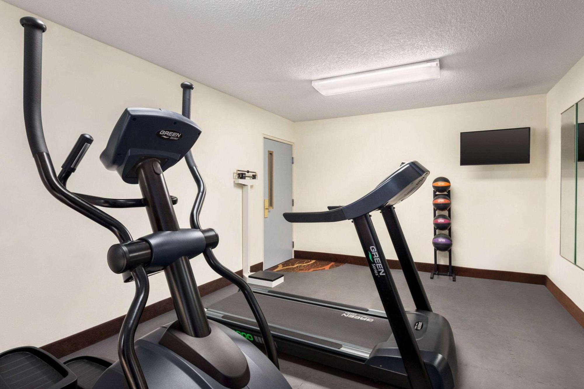 Days Inn By Wyndham Shallotte Bagian luar foto