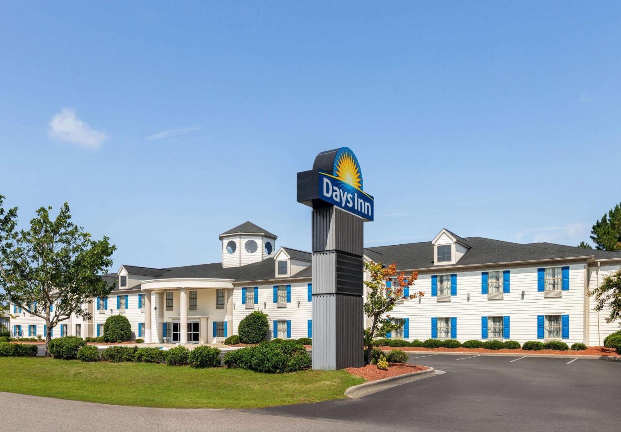 Days Inn By Wyndham Shallotte Bagian luar foto